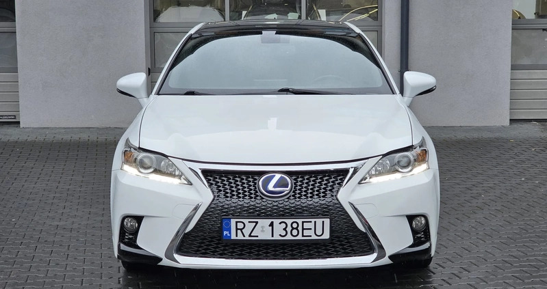 Lexus CT cena 62000 przebieg: 115000, rok produkcji 2016 z Rzeszów małe 137